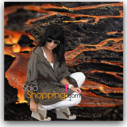 Silvia junto al Volcán